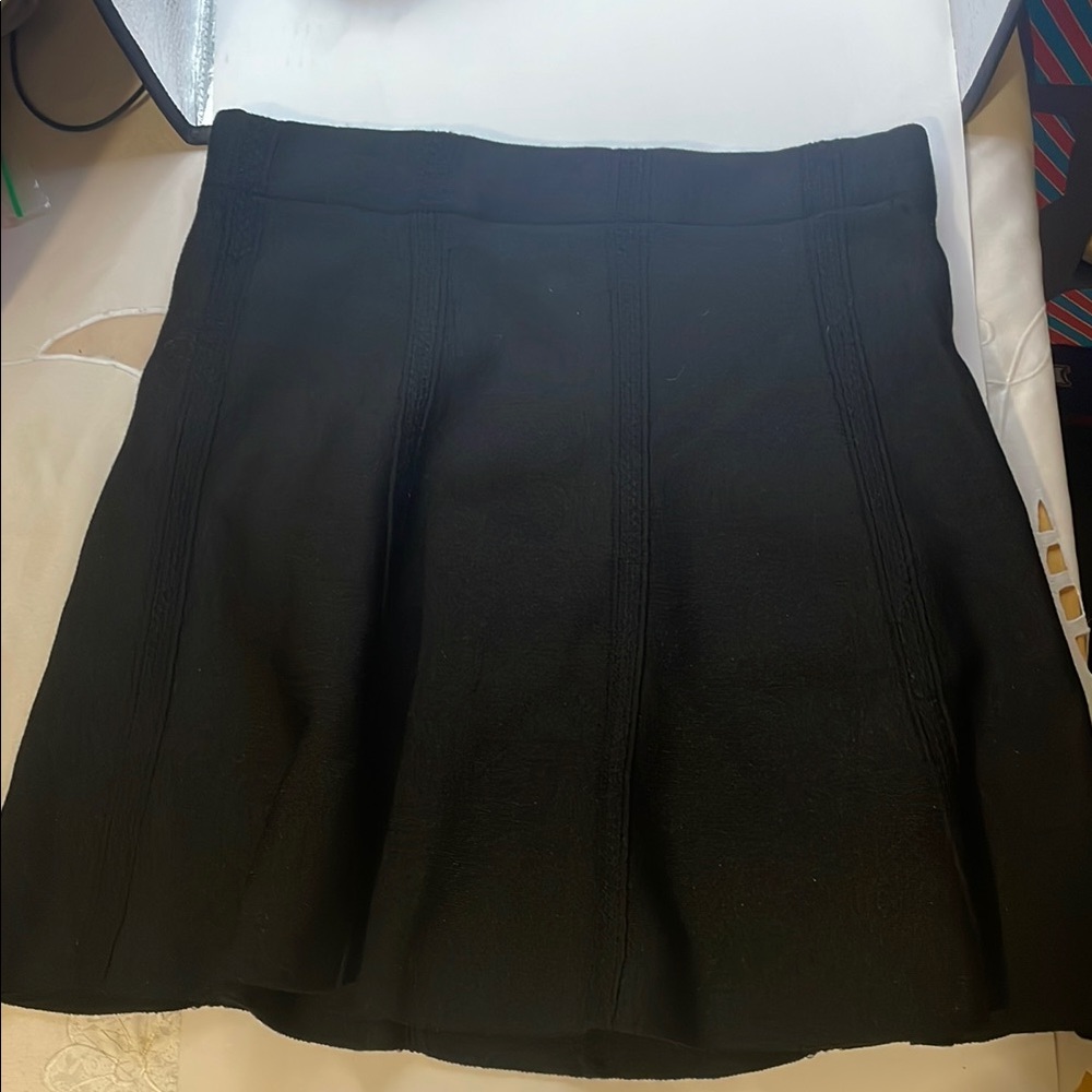 Zara Classic Black Women's Skirt
000577